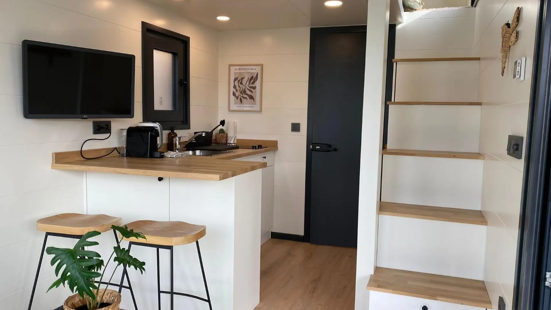 Tiny House With Sauna & Jacuzzi Near Amsterdam Vijfhuizen Ferienhaus